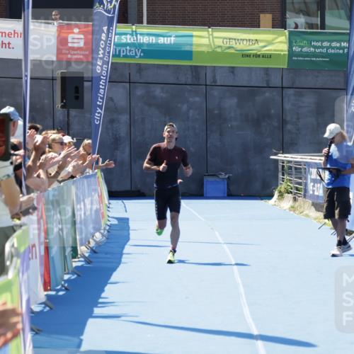 09.08.2026 - GEWOBA Citytriathlon Bremen Yannick Fuchs http://msf.ph/oto/9940156 09.08.2026 13:24:43 Ziel 699 meine-sportfotos.de