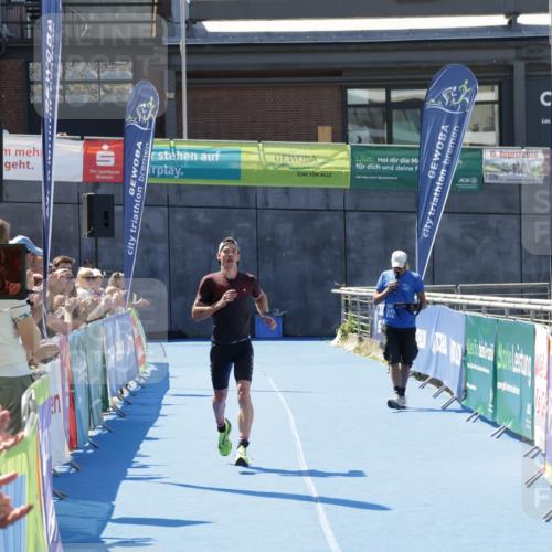 09.08.2026 - GEWOBA Citytriathlon Bremen Yannick Fuchs http://msf.ph/oto/9940161 09.08.2026 13:24:45 Ziel 699 meine-sportfotos.de