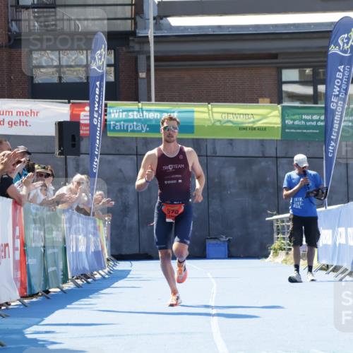 09.08.2026 - GEWOBA Citytriathlon Bremen Yannick Fuchs http://msf.ph/oto/9940195 09.08.2026 13:25:35 Ziel 570 meine-sportfotos.de