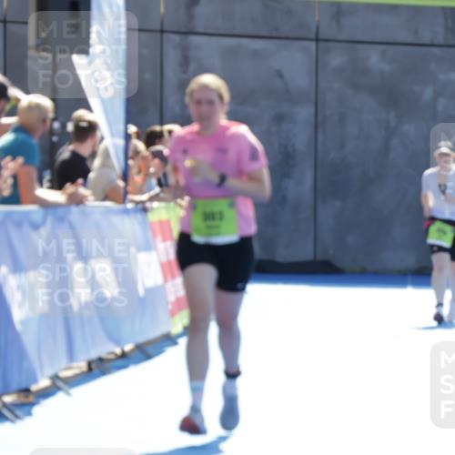 09.08.2026 - GEWOBA Citytriathlon Bremen Yannick Fuchs http://msf.ph/oto/9940200 09.08.2026 15:36:42 Ziel 206 meine-sportfotos.de