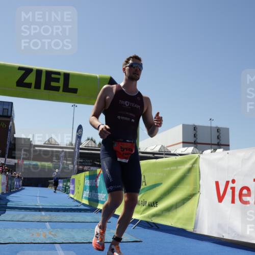 09.08.2026 - GEWOBA Citytriathlon Bremen Yannick Fuchs http://msf.ph/oto/9940216 09.08.2026 13:25:39 Ziel 570 meine-sportfotos.de