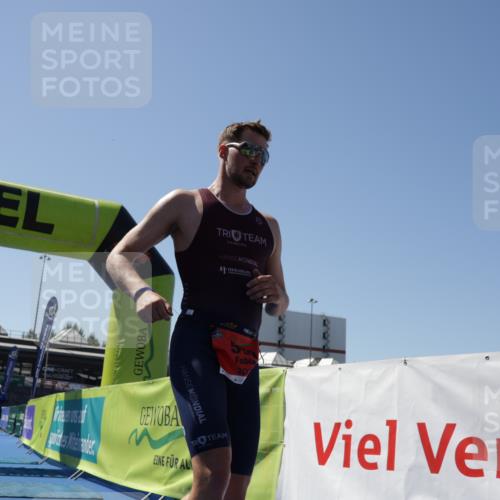09.08.2026 - GEWOBA Citytriathlon Bremen Yannick Fuchs http://msf.ph/oto/9940221 09.08.2026 13:25:39 Ziel 570 meine-sportfotos.de