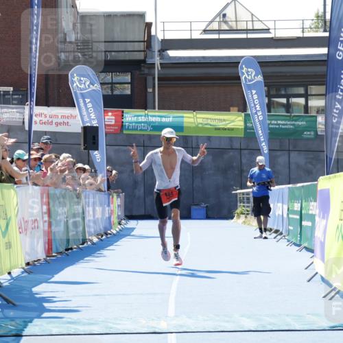 09.08.2026 - GEWOBA Citytriathlon Bremen Yannick Fuchs http://msf.ph/oto/9940262 09.08.2026 13:32:15 Ziel 684 meine-sportfotos.de