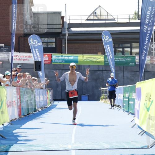 09.08.2026 - GEWOBA Citytriathlon Bremen Yannick Fuchs http://msf.ph/oto/9940264 09.08.2026 13:32:15 Ziel 684 meine-sportfotos.de
