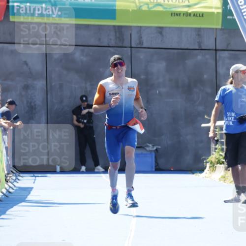 09.08.2026 - GEWOBA Citytriathlon Bremen Yannick Fuchs http://msf.ph/oto/9940298 09.08.2026 13:37:56 Ziel 650 meine-sportfotos.de