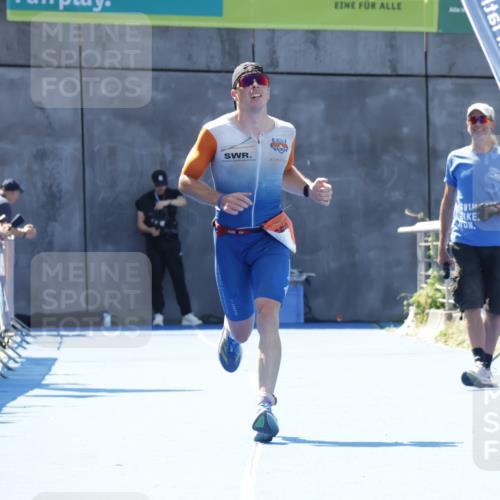 09.08.2026 - GEWOBA Citytriathlon Bremen Yannick Fuchs http://msf.ph/oto/9940302 09.08.2026 13:37:57 Ziel 650 meine-sportfotos.de
