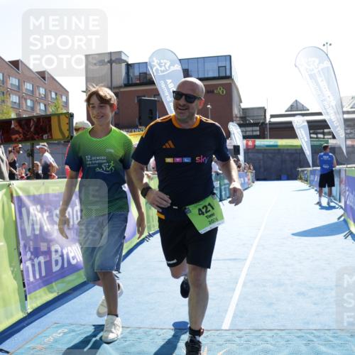 09.08.2026 - GEWOBA Citytriathlon Bremen Yannick Fuchs http://msf.ph/oto/9940308 09.08.2026 15:37:31 Ziel 421 meine-sportfotos.de