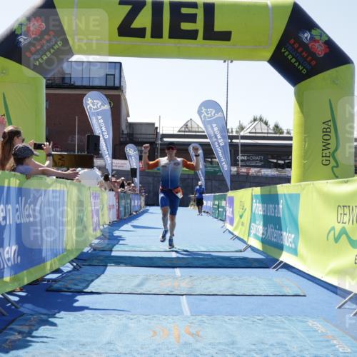 09.08.2026 - GEWOBA Citytriathlon Bremen Yannick Fuchs http://msf.ph/oto/9940314 09.08.2026 13:38:00 Ziel 650 meine-sportfotos.de