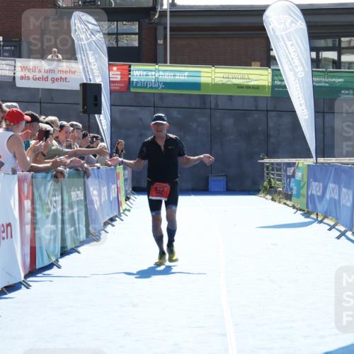 09.08.2026 - GEWOBA Citytriathlon Bremen Yannick Fuchs http://msf.ph/oto/9940437 09.08.2026 15:39:10 Ziel 230, 873 meine-sportfotos.de
