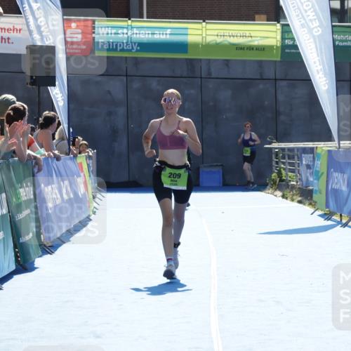 09.08.2026 - GEWOBA Citytriathlon Bremen Yannick Fuchs http://msf.ph/oto/9940461 09.08.2026 15:39:26 Ziel 209 meine-sportfotos.de
