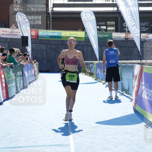 09.08.2026 - GEWOBA Citytriathlon Bremen Yannick Fuchs http://msf.ph/oto/9940469 09.08.2026 15:39:28 Ziel 209 meine-sportfotos.de