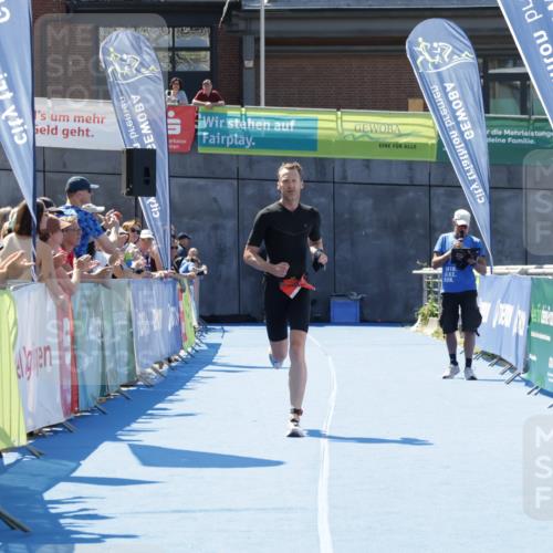 09.08.2026 - GEWOBA Citytriathlon Bremen Yannick Fuchs http://msf.ph/oto/9940473 09.08.2026 13:40:57 Ziel 803 meine-sportfotos.de
