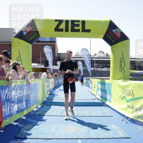 09.08.2026 - GEWOBA Citytriathlon Bremen Yannick Fuchs http://msf.ph/oto/9940502 09.08.2026 13:41:01 Ziel 803 meine-sportfotos.de