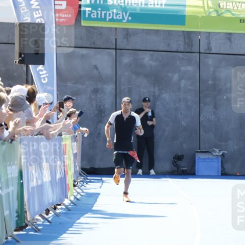 09.08.2026 - GEWOBA Citytriathlon Bremen Yannick Fuchs http://msf.ph/oto/9940506 09.08.2026 13:41:26 Ziel  meine-sportfotos.de