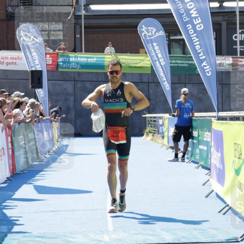 09.08.2026 - GEWOBA Citytriathlon Bremen Yannick Fuchs http://msf.ph/oto/9940539 09.08.2026 13:41:39 Ziel 737 meine-sportfotos.de