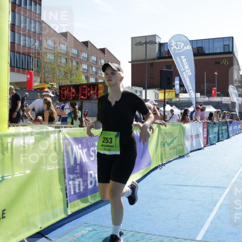 09.08.2026 - GEWOBA Citytriathlon Bremen Yannick Fuchs http://msf.ph/oto/9940581 09.08.2026 15:40:06 Ziel 253 meine-sportfotos.de