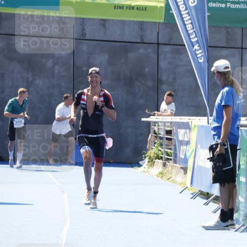 09.08.2026 - GEWOBA Citytriathlon Bremen Yannick Fuchs http://msf.ph/oto/9940604 09.08.2026 13:43:08 Ziel 787 meine-sportfotos.de