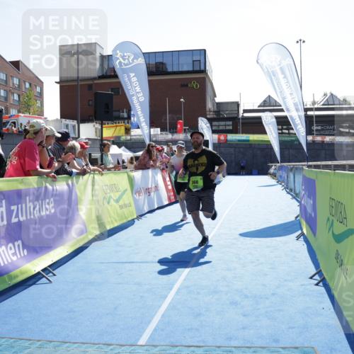 09.08.2026 - GEWOBA Citytriathlon Bremen Yannick Fuchs http://msf.ph/oto/9940616 09.08.2026 15:40:49 Ziel 198, 366 meine-sportfotos.de
