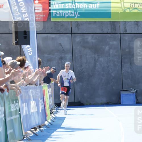 09.08.2026 - GEWOBA Citytriathlon Bremen Yannick Fuchs http://msf.ph/oto/9940672 09.08.2026 13:43:47 Ziel  meine-sportfotos.de