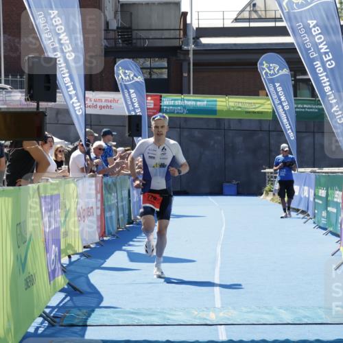 09.08.2026 - GEWOBA Citytriathlon Bremen Yannick Fuchs http://msf.ph/oto/9940687 09.08.2026 13:43:53 Ziel 770 meine-sportfotos.de