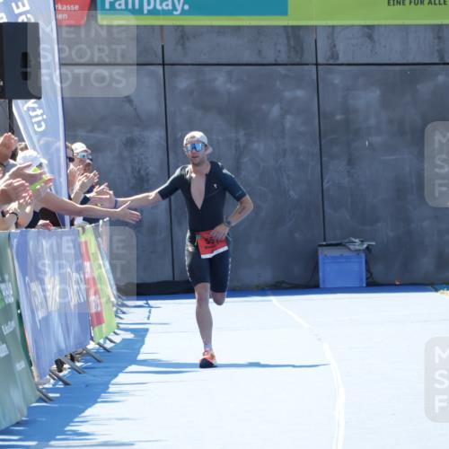 09.08.2026 - GEWOBA Citytriathlon Bremen Yannick Fuchs http://msf.ph/oto/9940704 09.08.2026 13:44:30 Ziel  meine-sportfotos.de