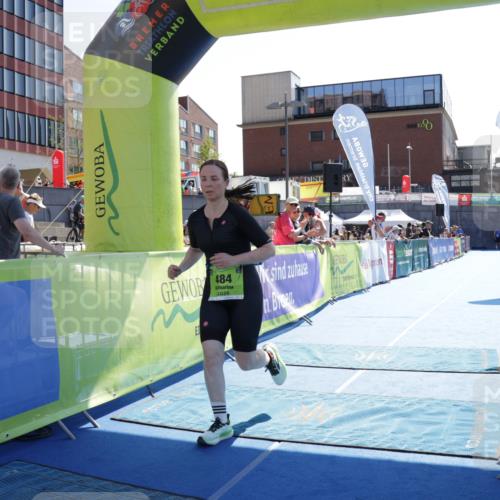 09.08.2026 - GEWOBA Citytriathlon Bremen Yannick Fuchs http://msf.ph/oto/9940791 09.08.2026 15:42:02 Ziel 484 meine-sportfotos.de
