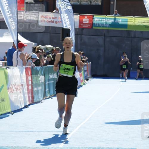 09.08.2026 - GEWOBA Citytriathlon Bremen Yannick Fuchs http://msf.ph/oto/9940810 09.08.2026 15:42:38 Ziel 246 meine-sportfotos.de