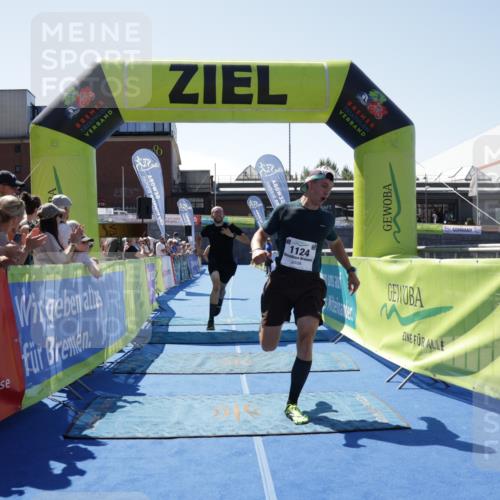 09.08.2026 - GEWOBA Citytriathlon Bremen Yannick Fuchs http://msf.ph/oto/9940813 09.08.2026 13:45:38 Ziel 1124 meine-sportfotos.de