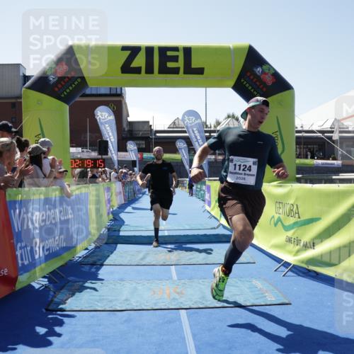 09.08.2026 - GEWOBA Citytriathlon Bremen Yannick Fuchs http://msf.ph/oto/9940815 09.08.2026 13:45:38 Ziel 1124 meine-sportfotos.de