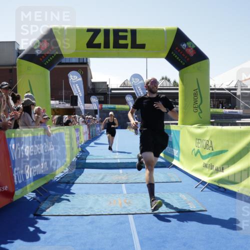 09.08.2026 - GEWOBA Citytriathlon Bremen Yannick Fuchs http://msf.ph/oto/9940820 09.08.2026 13:45:39 Ziel 1124 meine-sportfotos.de