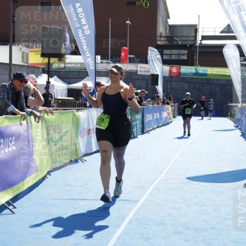 09.08.2026 - GEWOBA Citytriathlon Bremen Yannick Fuchs http://msf.ph/oto/9940825 09.08.2026 15:42:50 Ziel 223 meine-sportfotos.de