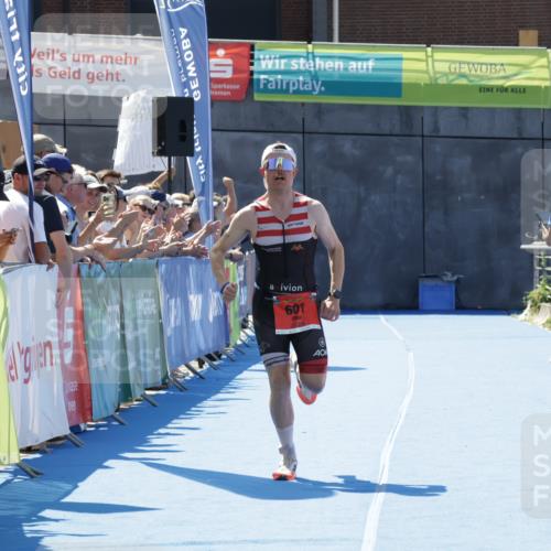 09.08.2026 - GEWOBA Citytriathlon Bremen Yannick Fuchs http://msf.ph/oto/9940930 09.08.2026 13:48:54 Ziel 601 meine-sportfotos.de