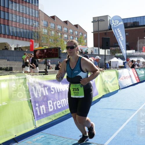 09.08.2026 - GEWOBA Citytriathlon Bremen Yannick Fuchs http://msf.ph/oto/9940992 09.08.2026 15:44:12 Ziel 255, 445, 469, 512 meine-sportfotos.de