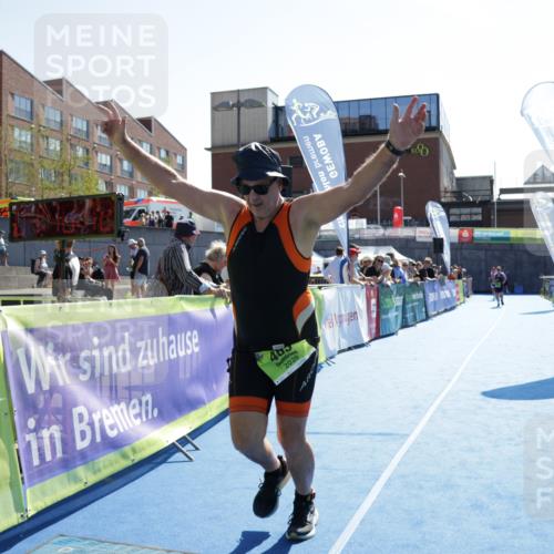 09.08.2026 - GEWOBA Citytriathlon Bremen Yannick Fuchs http://msf.ph/oto/9941017 09.08.2026 15:44:35 Ziel 465 meine-sportfotos.de