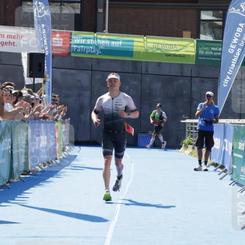 09.08.2026 - GEWOBA Citytriathlon Bremen Yannick Fuchs http://msf.ph/oto/9941021 09.08.2026 13:50:25 Ziel 560 meine-sportfotos.de
