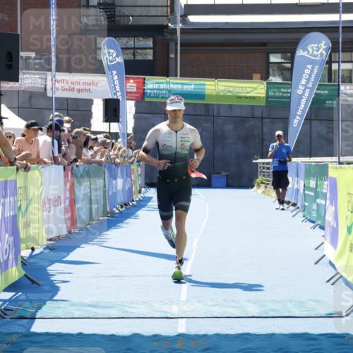 09.08.2026 - GEWOBA Citytriathlon Bremen Yannick Fuchs http://msf.ph/oto/9941023 09.08.2026 13:50:27 Ziel 560 meine-sportfotos.de