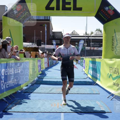 09.08.2026 - GEWOBA Citytriathlon Bremen Yannick Fuchs http://msf.ph/oto/9941028 09.08.2026 13:50:29 Ziel 560 meine-sportfotos.de