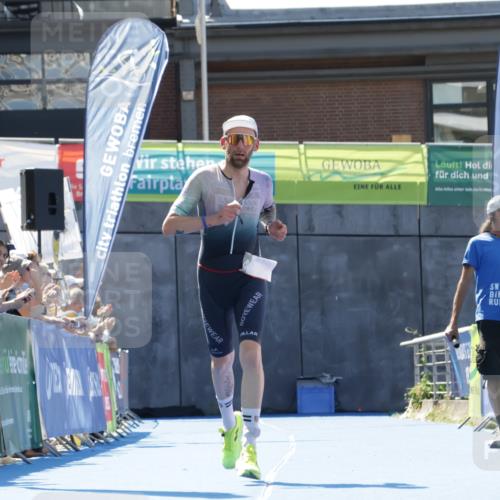 09.08.2026 - GEWOBA Citytriathlon Bremen Yannick Fuchs http://msf.ph/oto/9941077 09.08.2026 13:51:16 Ziel 767 meine-sportfotos.de