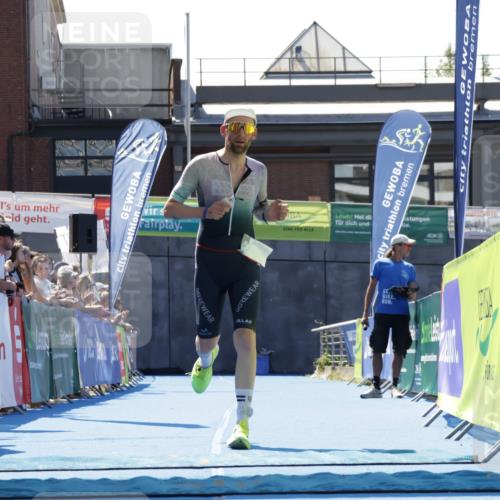 09.08.2026 - GEWOBA Citytriathlon Bremen Yannick Fuchs http://msf.ph/oto/9941082 09.08.2026 13:51:17 Ziel 767 meine-sportfotos.de