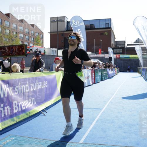 09.08.2026 - GEWOBA Citytriathlon Bremen Yannick Fuchs http://msf.ph/oto/9941089 09.08.2026 15:45:01 Ziel 101, 491 meine-sportfotos.de