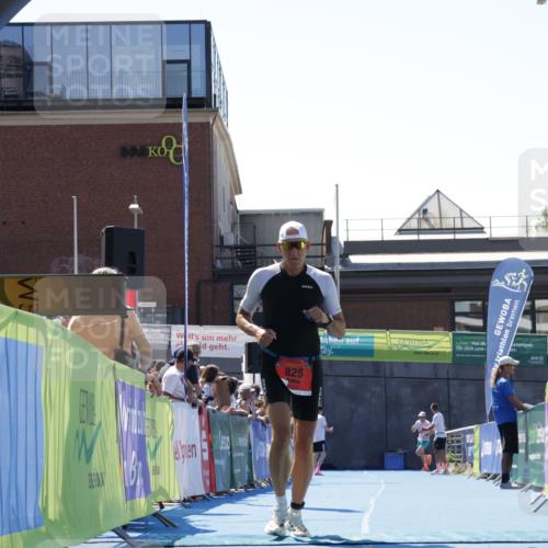 09.08.2026 - GEWOBA Citytriathlon Bremen Yannick Fuchs http://msf.ph/oto/9941102 09.08.2026 13:51:42 Ziel 825 meine-sportfotos.de