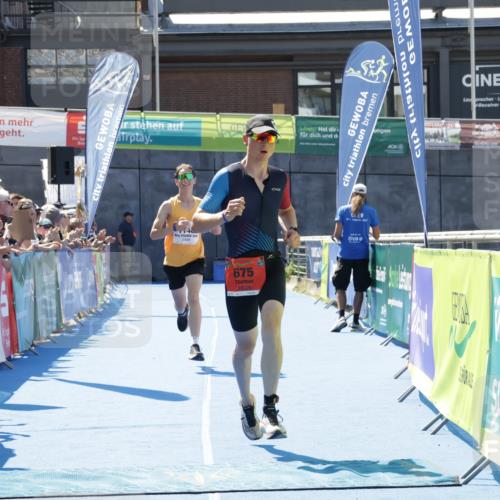 09.08.2026 - GEWOBA Citytriathlon Bremen Yannick Fuchs http://msf.ph/oto/9941155 09.08.2026 13:52:03 Ziel 572, 675, 1148 meine-sportfotos.de