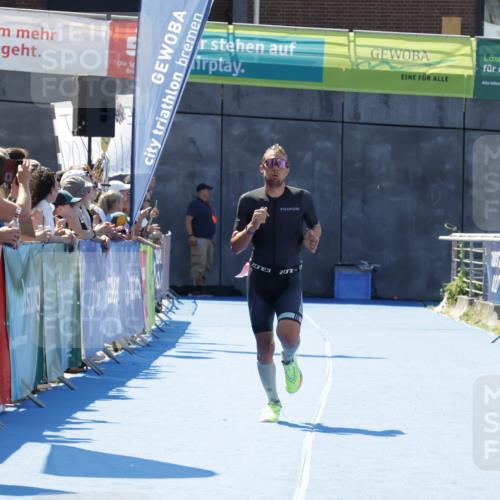 09.08.2026 - GEWOBA Citytriathlon Bremen Yannick Fuchs http://msf.ph/oto/9941178 09.08.2026 13:52:20 Ziel 740 meine-sportfotos.de
