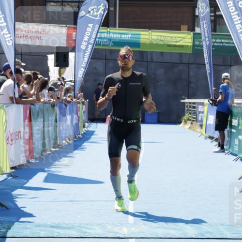 09.08.2026 - GEWOBA Citytriathlon Bremen Yannick Fuchs http://msf.ph/oto/9941184 09.08.2026 13:52:22 Ziel 740 meine-sportfotos.de