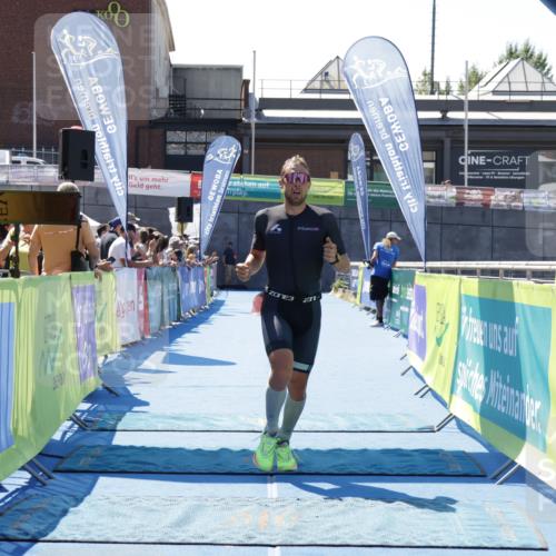 09.08.2026 - GEWOBA Citytriathlon Bremen Yannick Fuchs http://msf.ph/oto/9941189 09.08.2026 13:52:23 Ziel 740 meine-sportfotos.de