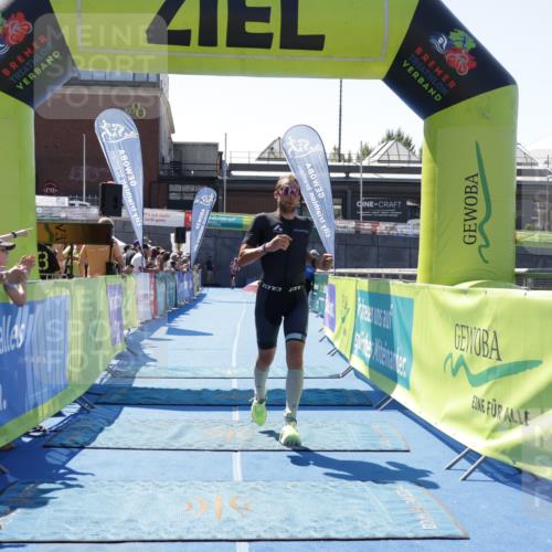 09.08.2026 - GEWOBA Citytriathlon Bremen Yannick Fuchs http://msf.ph/oto/9941193 09.08.2026 13:52:24 Ziel 740 meine-sportfotos.de