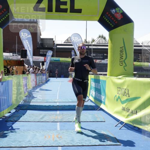 09.08.2026 - GEWOBA Citytriathlon Bremen Yannick Fuchs http://msf.ph/oto/9941197 09.08.2026 13:52:24 Ziel 740 meine-sportfotos.de