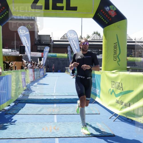 09.08.2026 - GEWOBA Citytriathlon Bremen Yannick Fuchs http://msf.ph/oto/9941200 09.08.2026 13:52:24 Ziel 740 meine-sportfotos.de