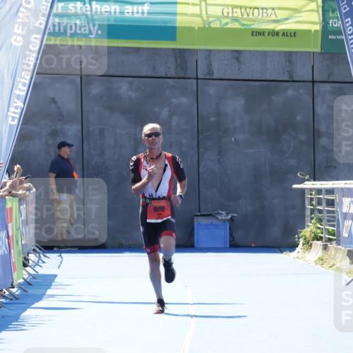 09.08.2026 - GEWOBA Citytriathlon Bremen Yannick Fuchs http://msf.ph/oto/9941202 09.08.2026 13:52:28 Ziel 808 meine-sportfotos.de
