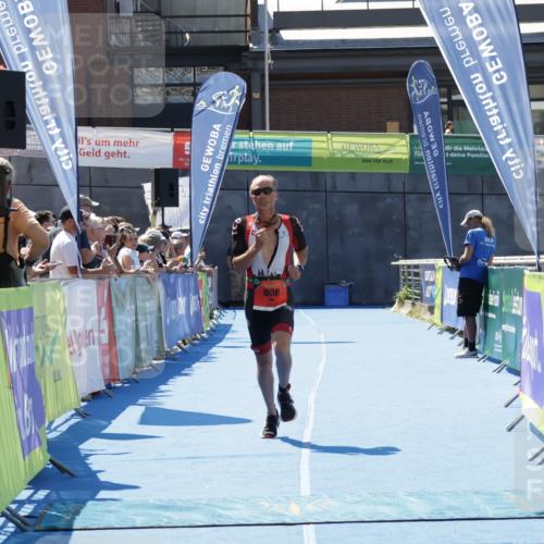 09.08.2026 - GEWOBA Citytriathlon Bremen Yannick Fuchs http://msf.ph/oto/9941210 09.08.2026 13:52:32 Ziel 808 meine-sportfotos.de